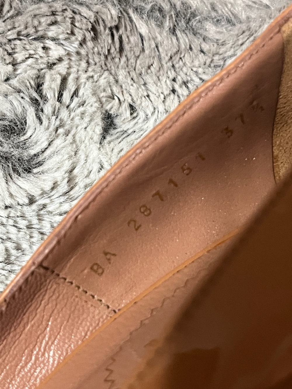 Yves Saint Laurent Palais platform pumps featuring a peep-toe heel - Picture 10 of 13